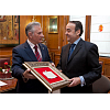 Imagen de noticia: Entrega de una placa a D. José María Manero Frías